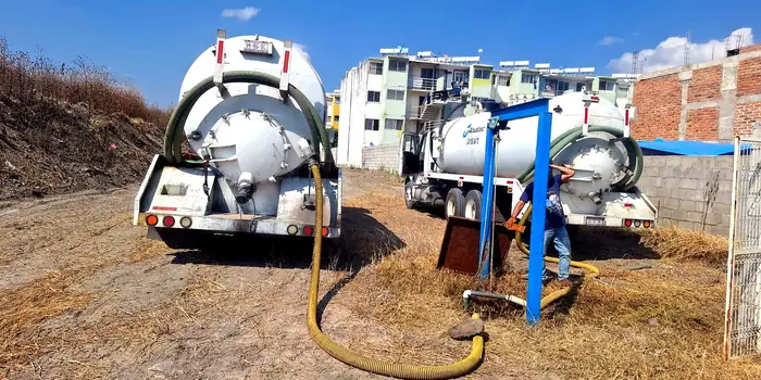 Unidades Acuatec durante desazolve de cárcamo